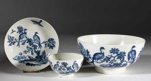 ENGLISH WORCESTER PORCELAIN BLUE AND WHITE BIRDS IN BRANCHES TEA ARTICLES, LOT OF TWO