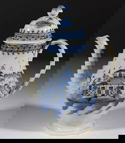 BRITISH PEARLWARE HAND-PAINTED CHINOISERIE MOTIF CERAMIC COFFEE POT: BRITISH PEARLWARE HAND-PAINTED CHINOISERIE MOTIF CERAMIC COFFEE POT, baluster form with domed cover, having blue-decorated scenes depicting pagodas and fences with stylized trees and diaper border dec