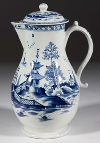 BRITISH HAND-PAINTED CHINOISERIE MOTIF PORCELAIN COVERED JUG