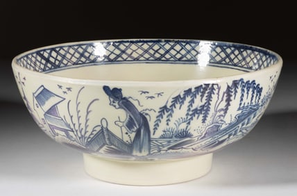 BRITISH PEARLWARE HAND-PAINTED CHINOISERIE MOTIF CERAMIC PUNCH BOWL