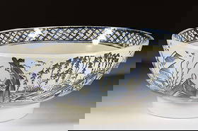 BRITISH PEARLWARE HAND-PAINTED CHINOISERIE MOTIF CERAMIC PUNCH BOWL: BRITISH PEARLWARE HAND-PAINTED CHINOISERIE MOTIF CERAMIC PUNCH BOWL, having a cylindrical foot, featuring blue- and purple-decorated images including exterior having scene with an unusual pagoda,