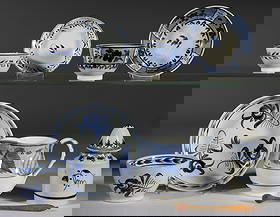 BRITISH PEARLWARE BLUE HAND-PAINTED FLORAL MOTIF CERAMIC TEA AND OTHER ARTICLES, LOT OF FIVE: BRITISH PEARLWARE BLUE HAND-PAINTED FLORAL MOTIF CERAMIC TEA AND OTHER ARTICLES, LOT OF FIVE, comprising a cylindrical-form dry mustard pot having a conical cover featuring delicate drop flower motif