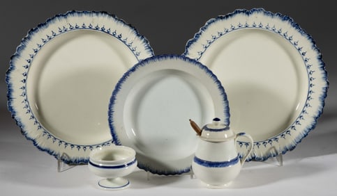ENGLISH PEARLWARE BLUE SHELL EDGE CERAMIC TABLE ARTICLES, LOT OF FIVE