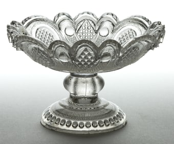 PRESSED LACY CROSSED PEACOCK EYE DIMINUTIVE NAPPIE ON FOOT / COMPOTE