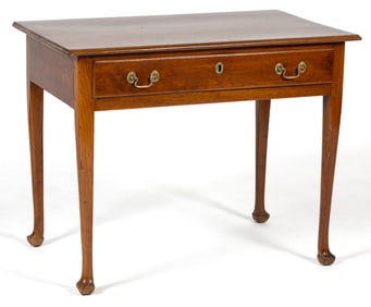 VIRGINIA OR NORTH CAROLINA QUEEN ANNE WALNUT DRESSING TABLE