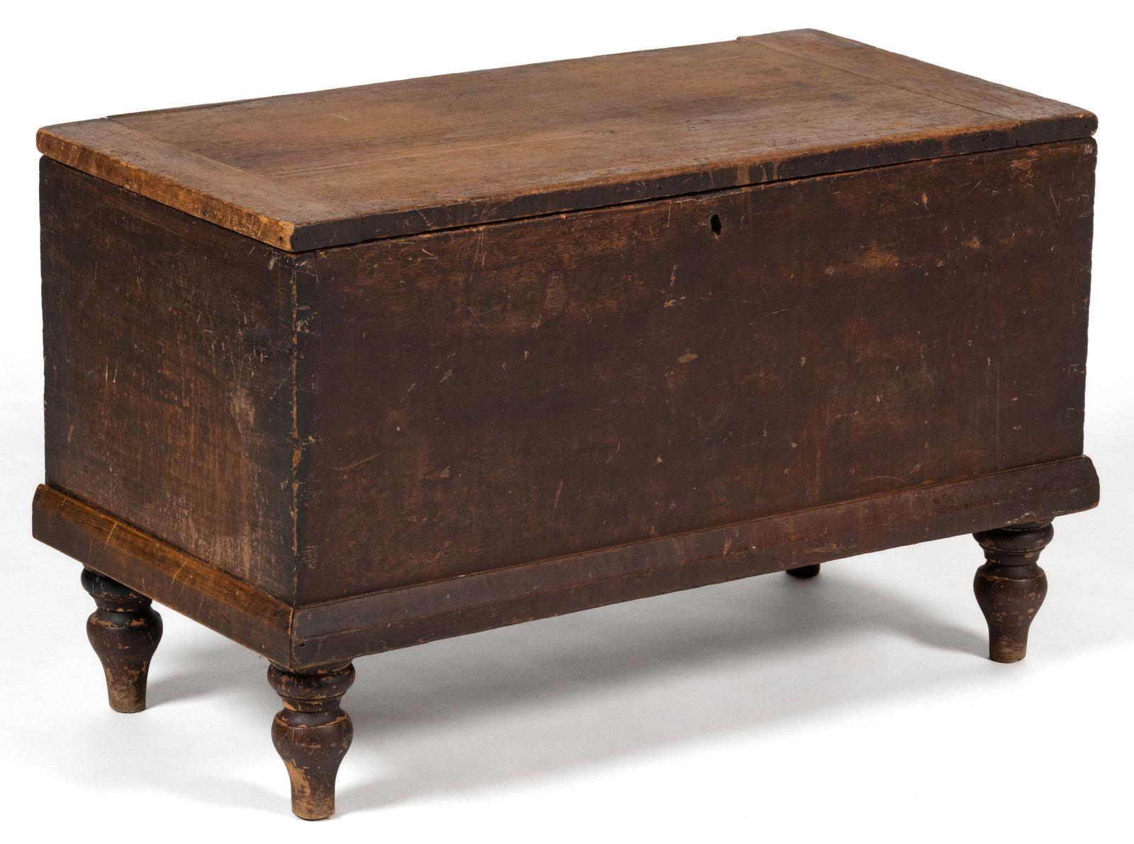 MID-ATLANTIC PAINTED POPLAR DIMINUTIVE BLANKET CHEST: MID-ATLANTIC PAINTED POPLAR DIMINUTIVE BLANKET CHEST, dovetailed case with an interior lidded till, and applied lower molded edge, the whole raised on turned feet. Hinges are early replacements. 