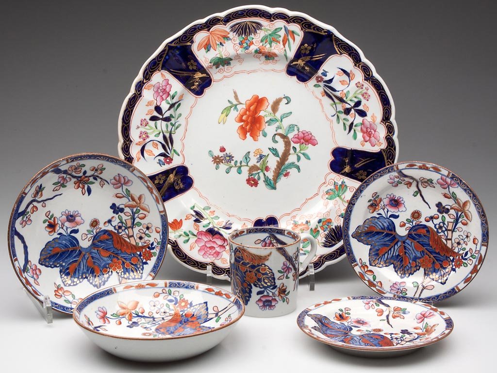MASON'S AND SPODE IRONSTONE IMARI-STYLE WARES, LOT OF S: MASON'S AND SPODE IRONSTONE IMARI-STYLE WARES, LOT OF SIX, the lobed dinner plate enameled with lappets of fancy birds and flowers painted over a cobalt-blue ground, the face printed and painted with 