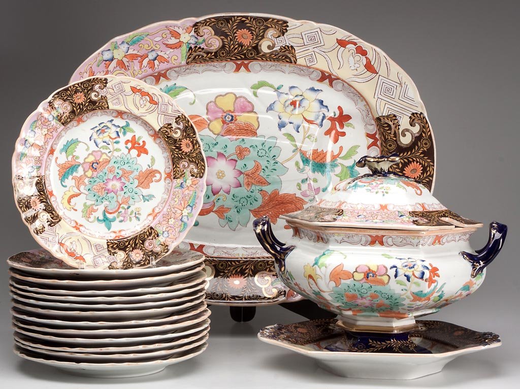 MASON'S IRONSTONE CHINOISERIE PARTIAL DINNER SERVICE, L: MASON'S IRONSTONE CHINOISERIE PARTIAL DINNER SERVICE, LOT OF 16, in pattern 27890, including a six-sided soup tureen on foot, domed cover & underplate, well-and-tree molded large rounded-rectangular p