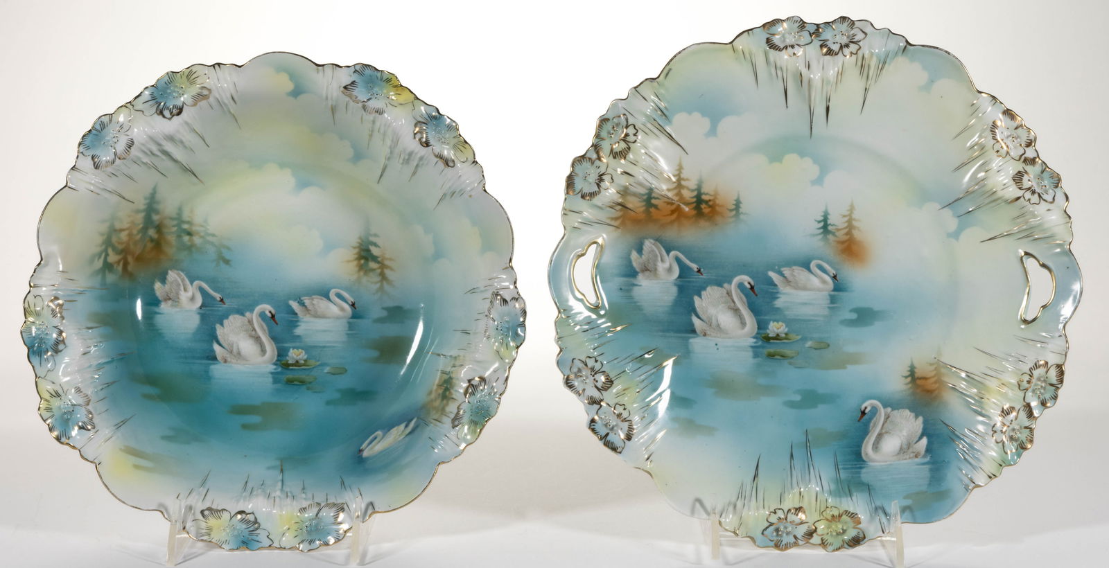 R.S. PRUSSIA PORCELAIN SWAN MOTIF TABLE ARTICLES, LOT OF TWO (1 of 2)