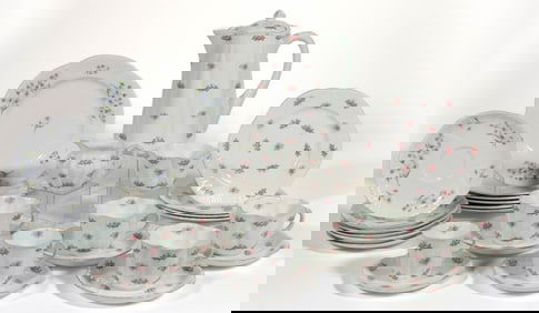 ENGLISH SHELLEY CHINA "ROSEBUD" AND "BLUE ROCK" TEA AND OTHER ARTICLES, LOT OF 31