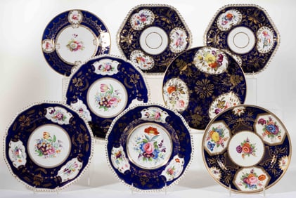 ENGLISH HAND-PAINTED FLORAL MOTIF PORCELAIN PLATES, LOT OF EIGHT