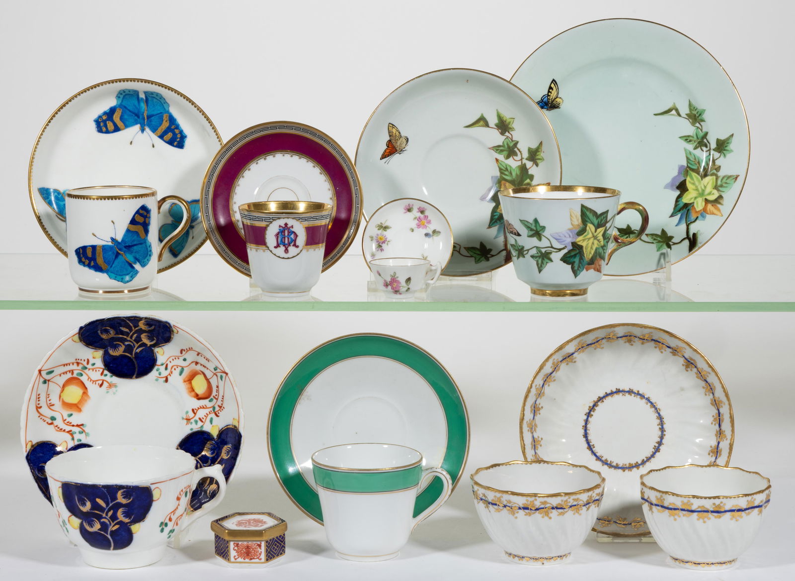 BRITISH PORCELAIN CUP AND SAUCER SETS AND OTHER ARTICLES, LOT OF 17: BRITISH PORCELAIN CUP AND SAUCER SETS AND OTHER ARTICLES, LOT OF 17, including two Royal Crown Derby examples consisting of a miniature cup and saucer set featuring polychrome hand-painted f