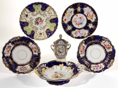 CONTINENTAL FLORAL MOTIF COBALT-DECORATED PORCELAIN TABLE ARTICLES, LOT OF SIX