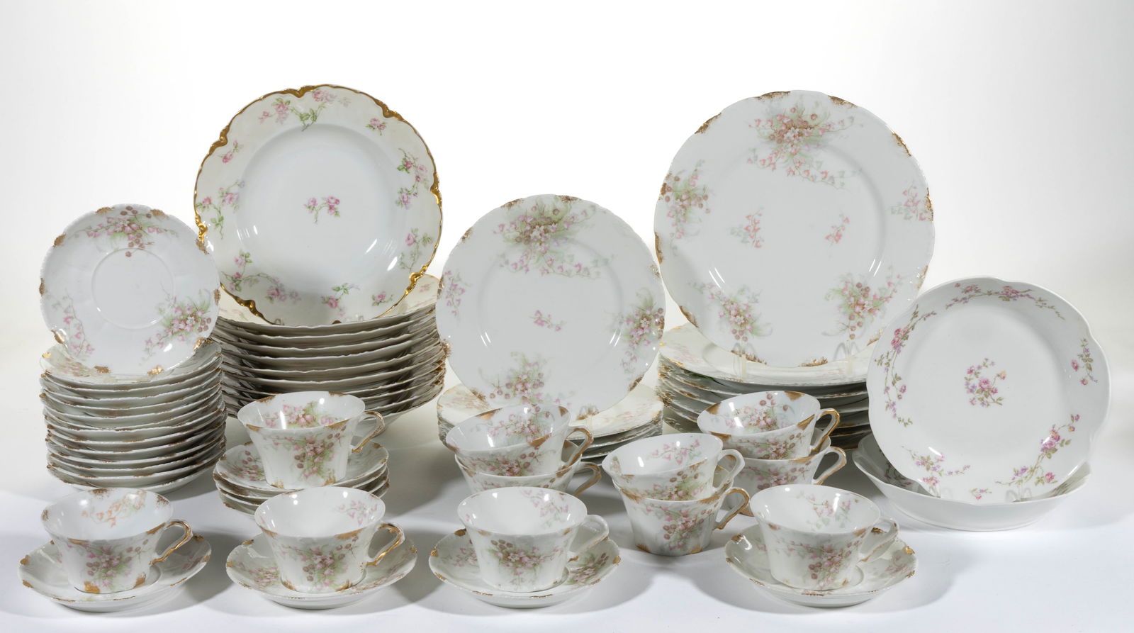 FRENCH HAVILAND LIMOGES PORCELAIN SCHLEIGER PINK FLORAL MOTIF TEA AND TABLE ARTICLES, LOT OF 58: FRENCH HAVILAND LIMOGES PORCELAIN SCHLEIGER PINK FLORAL MOTIF TEA AND TABLE ARTICLES, LOT OF 58, each having polychrome floral spray transfers, comprising two matching bowls, ten soup plates with