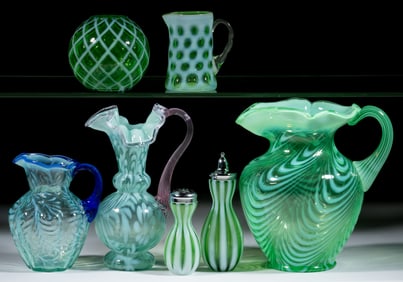 ASSORTED FENTON OPALESCENT GLASS ARTICLES, LOT OF SEVEN