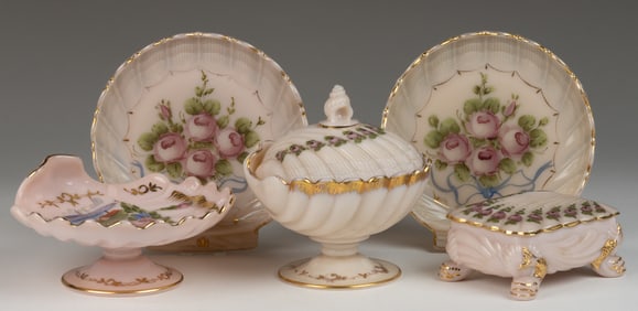 CAMBRIDGE CROWN TUSCAN CHARLETON-DECORATED SEASHELL ARTICLES, LOT OF FIVE