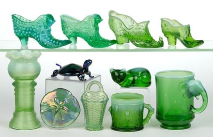 ASSORTED FENTON AND OTHERS GLASS NOVELTIES, LOT OF 11