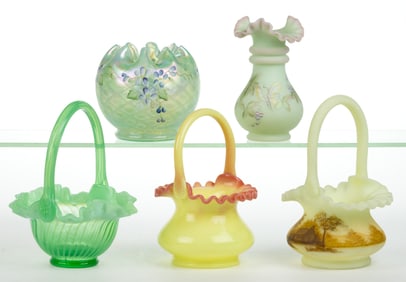 ASSORTED FENTON GLASS BASKETS AND VASES, LOT OF FIVE