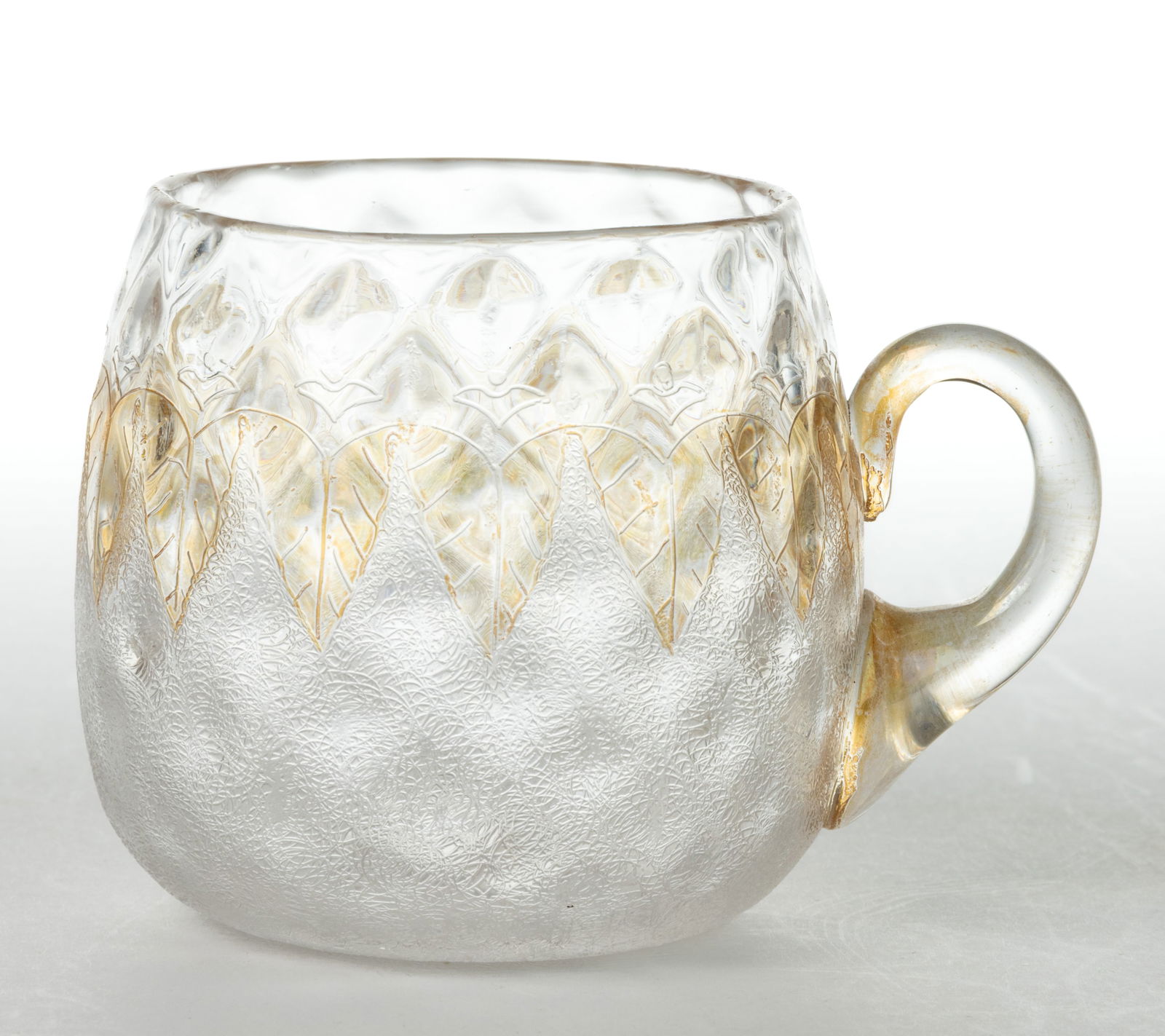 POMONA RARE ACANTHUS LEAF WITH ORNAMENT - FIRST-PATENT ETCHING ART GLASS PUNCH CUP: POMONA RARE ACANTHUS LEAF WITH ORNAMENT - FIRST-PATENT ETCHING ART GLASS PUNCH CUP, colorless with amber iridescence and etched decoration, Diamond-Optic molding with applied handle and polished