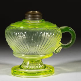 CENTRAL NO. 811 / SHELL KEROSENE FOOTED FINGER LAMP