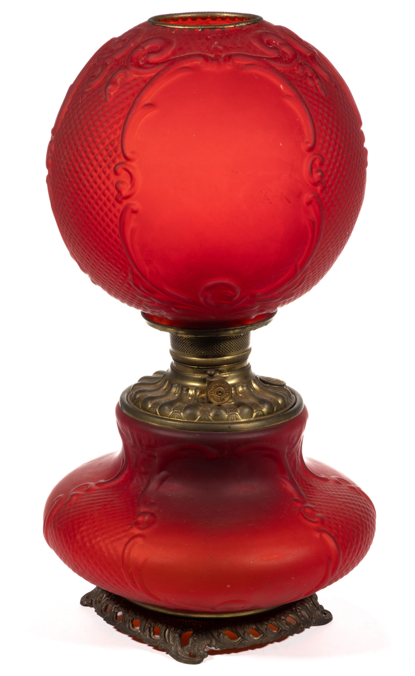 CONSOLIDATED FISHNET / CARTOUCHE KEROSENE SQUAT-FORM PARLOR LAMP (1 of 2)