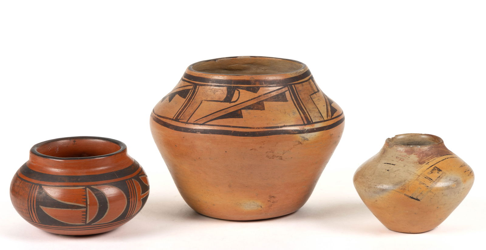 NATIVE AMERICAN HOPI POTTERY JARS, LOT OF THREE (1 of 5)
