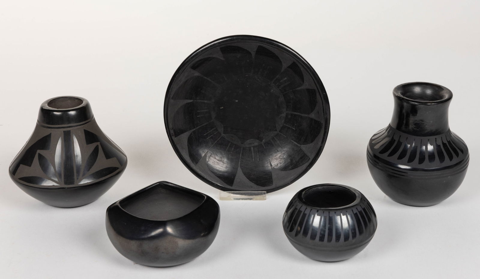 SIGNED NATIVE AMERICAN BLACKWARE POTTERY ARTICLES, LOT OF FIVE (1 of 3)