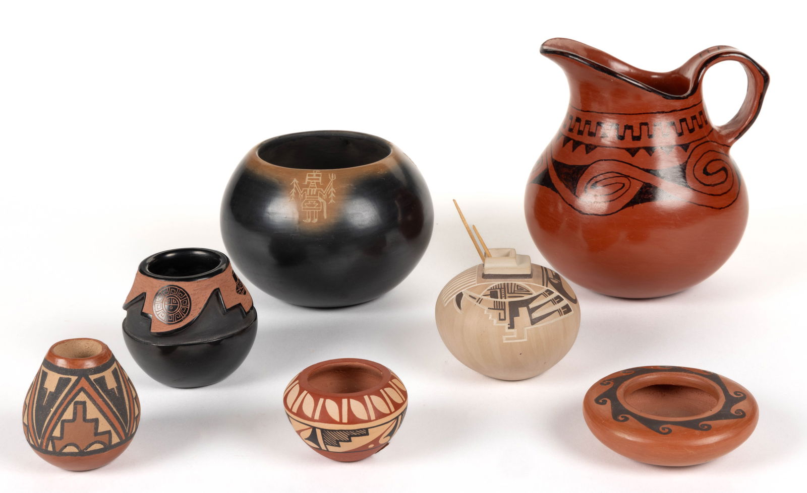 NATIVE AMERICAN POTTERY VESSELS, LOT OF SEVEN (1 of 3)