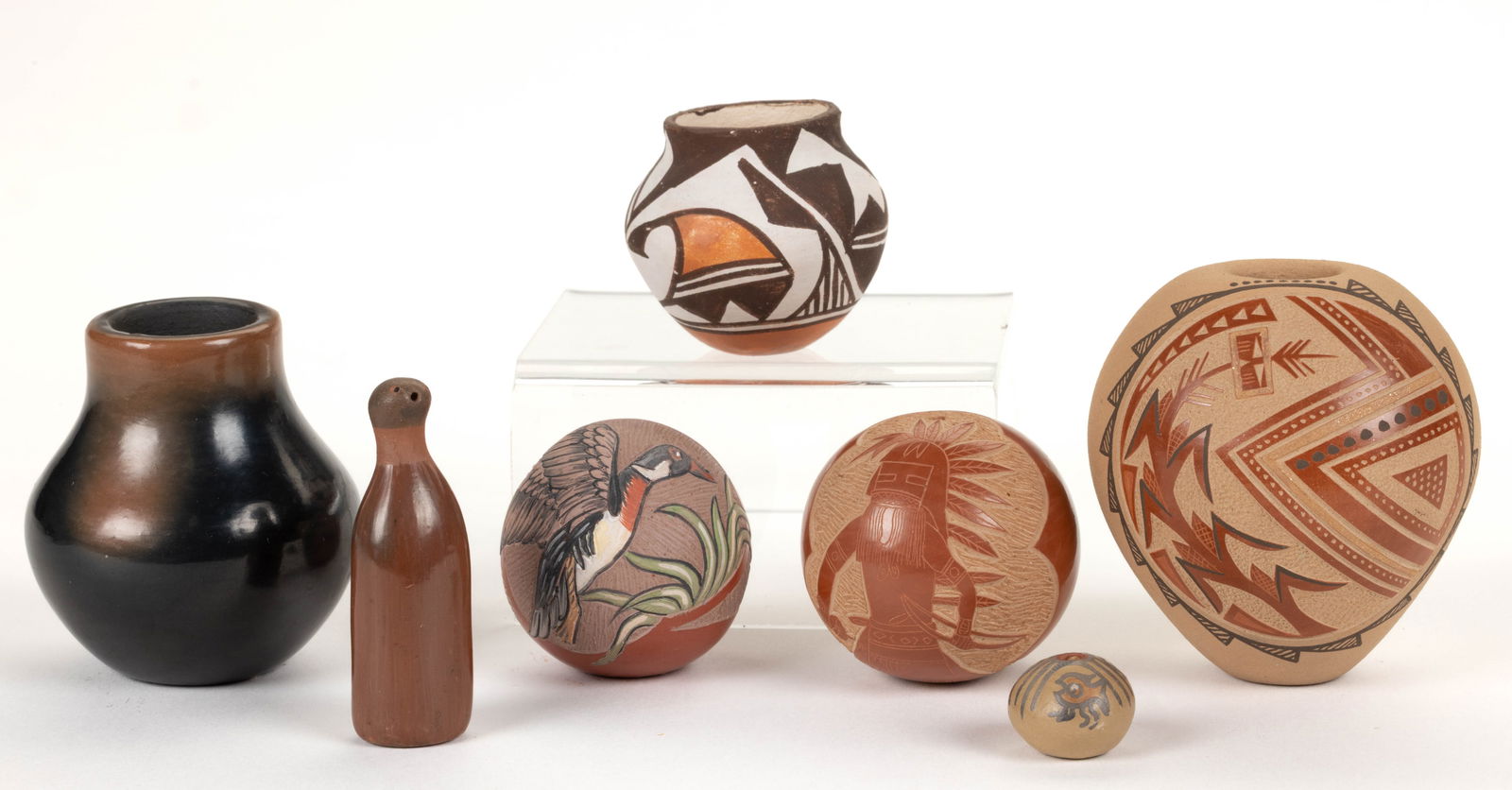 NATIVE AMERICAN PUEBLO POTTERY MINIATURE ARTICLES, LOT OF SEVEN (1 of 3)