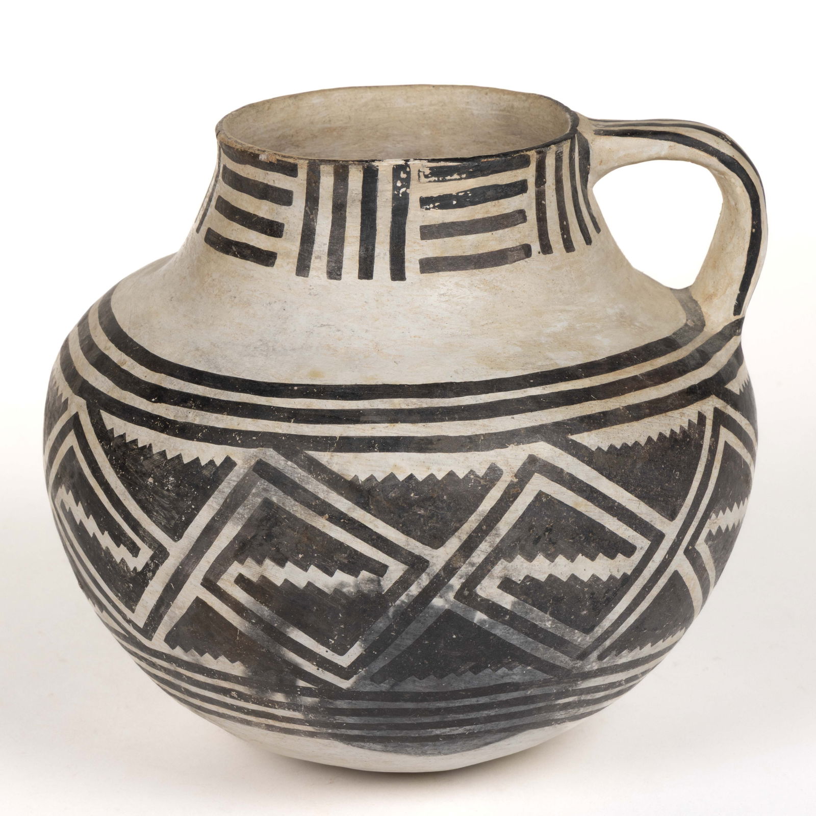NATIVE AMERICAN ANCESTRAL PUEBLO POTTERY PITCHER (1 of 5)
