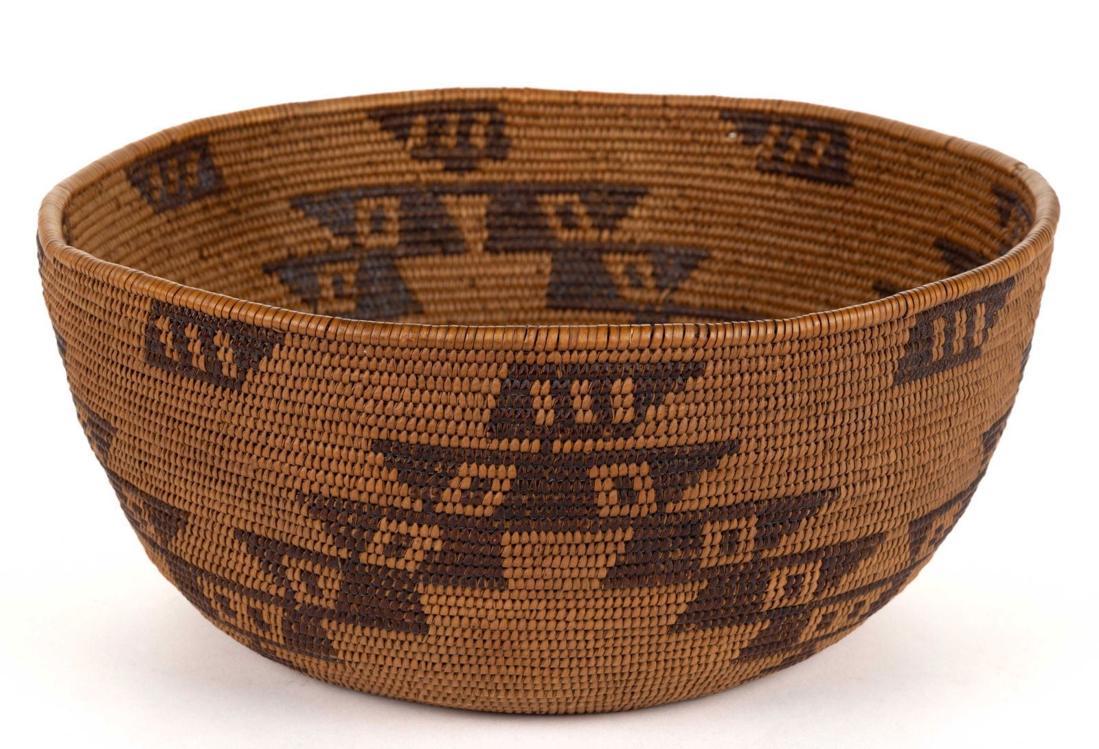 CENTRAL CALIFORNIA NATIVE AMERICAN MAIDU WOVEN-COIL BASKET (1 of 6)