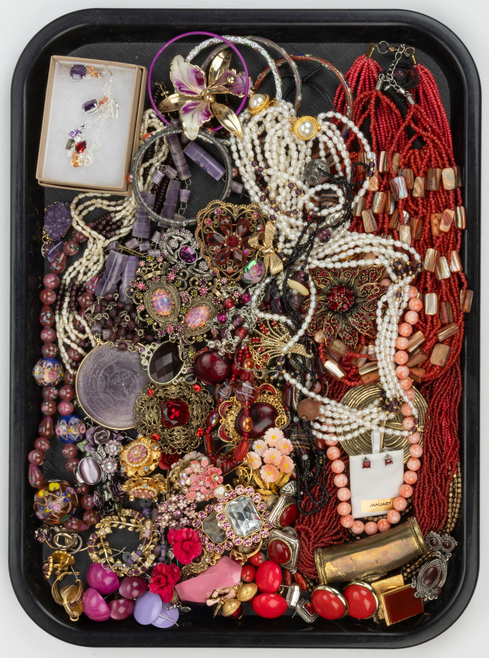 VINTAGE / CONTEMPORARY COSTUME JEWELRY, UNCOUNTED LOT (1 of 1)