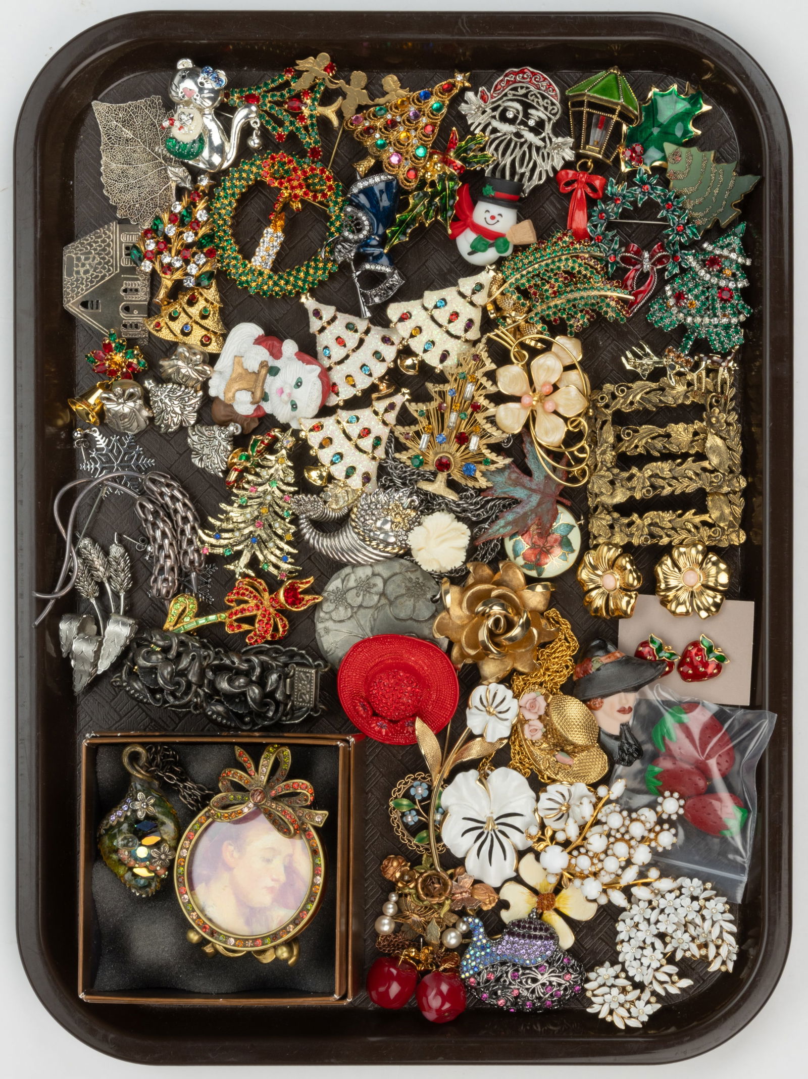 VINTAGE / CONTEMPORARY FIGURAL COSTUME JEWELRY, UNCOUNTED LOT (1 of 1)