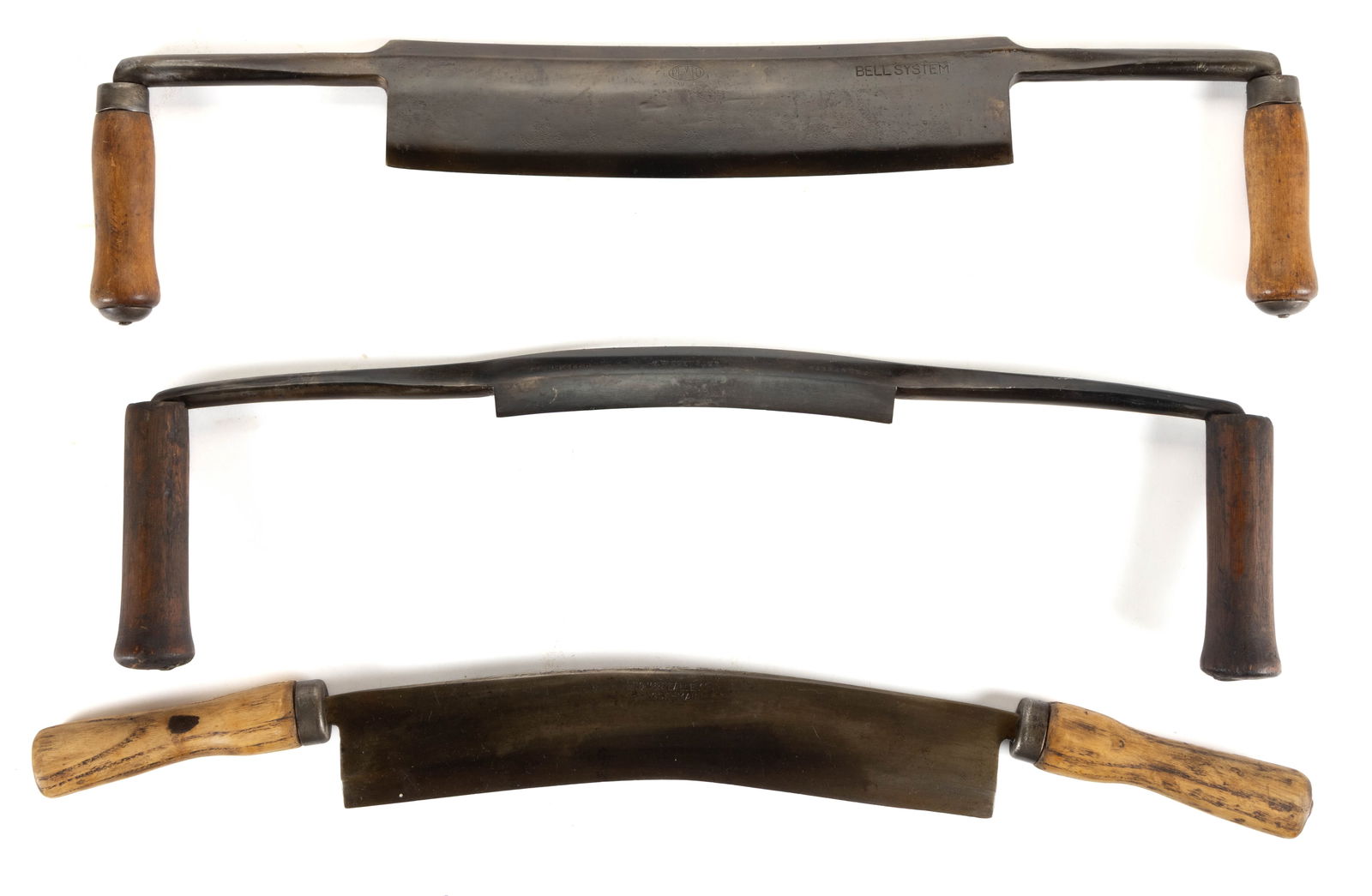 ASSORTED SIGNED FORGED AND STEEL LOG PEELING/DE-BARKER LARGE DRAW KNIVES / SHAVES, LOT OF THREE (1 of 1)