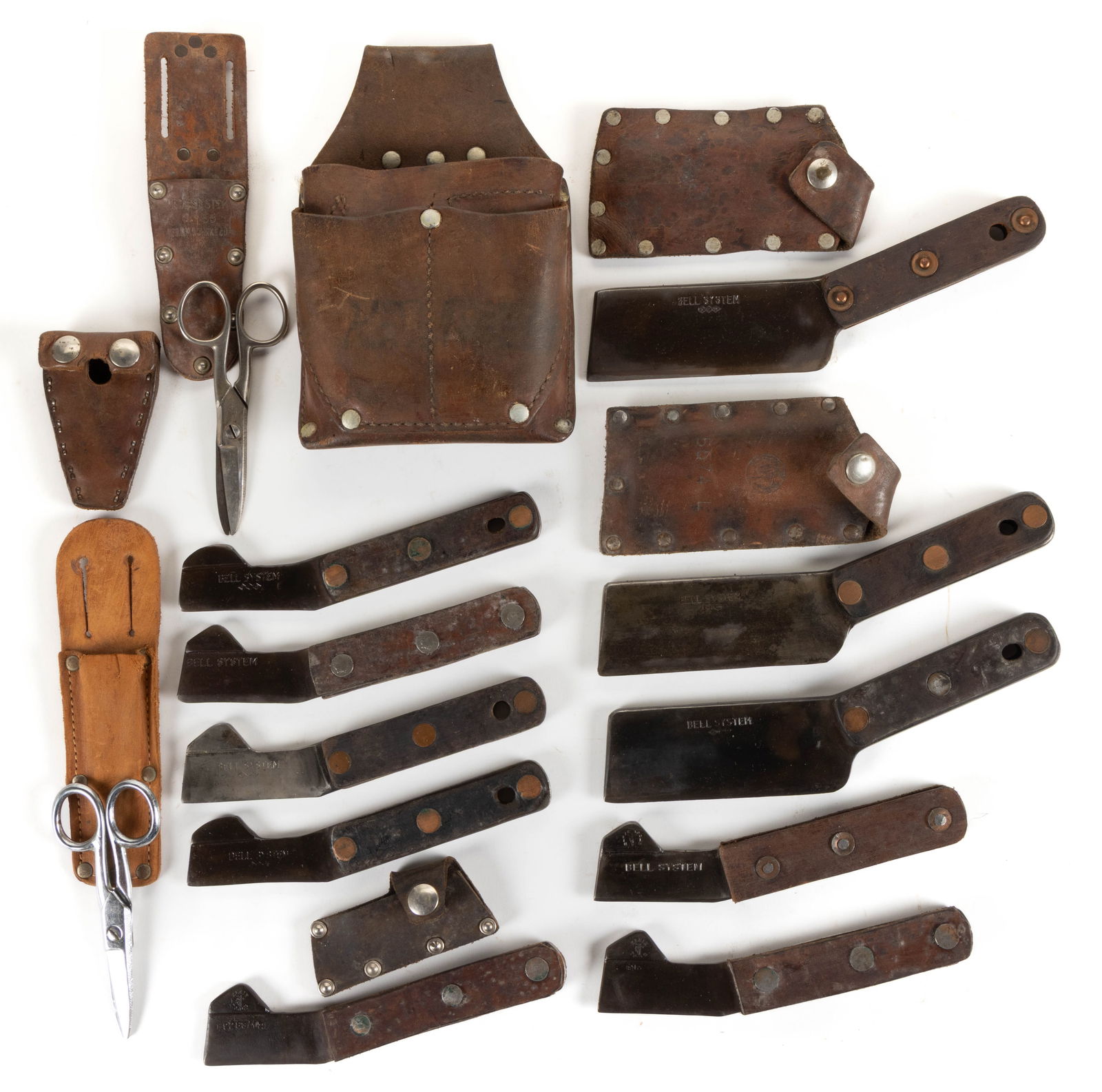 ASSORTED MANUFACTURERS "BELL SYSTEM" / "WESTERN ELECTRIC" LINESMAN CABLE CUTTING KNIVES / CUTLERY / (1 of 1)