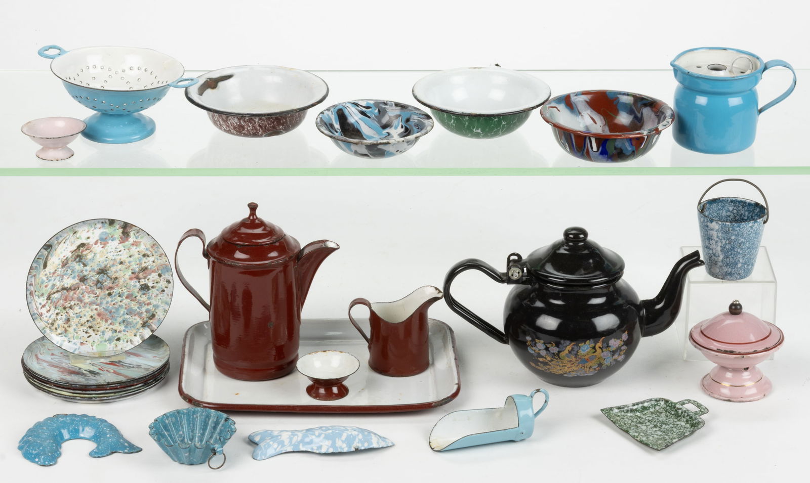 GRANITEWARE / ENAMELWARE END-OF-DAY AND OTHER CHILDREN'S / TOY ARTICLES, LOT OF 25 (1 of 3)