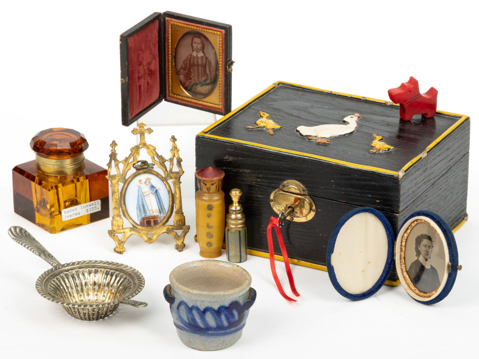 ASSORTED ANTIQUE AND COLLECTIBLE ARTICLES, LOT OF TEN (1 of 2)