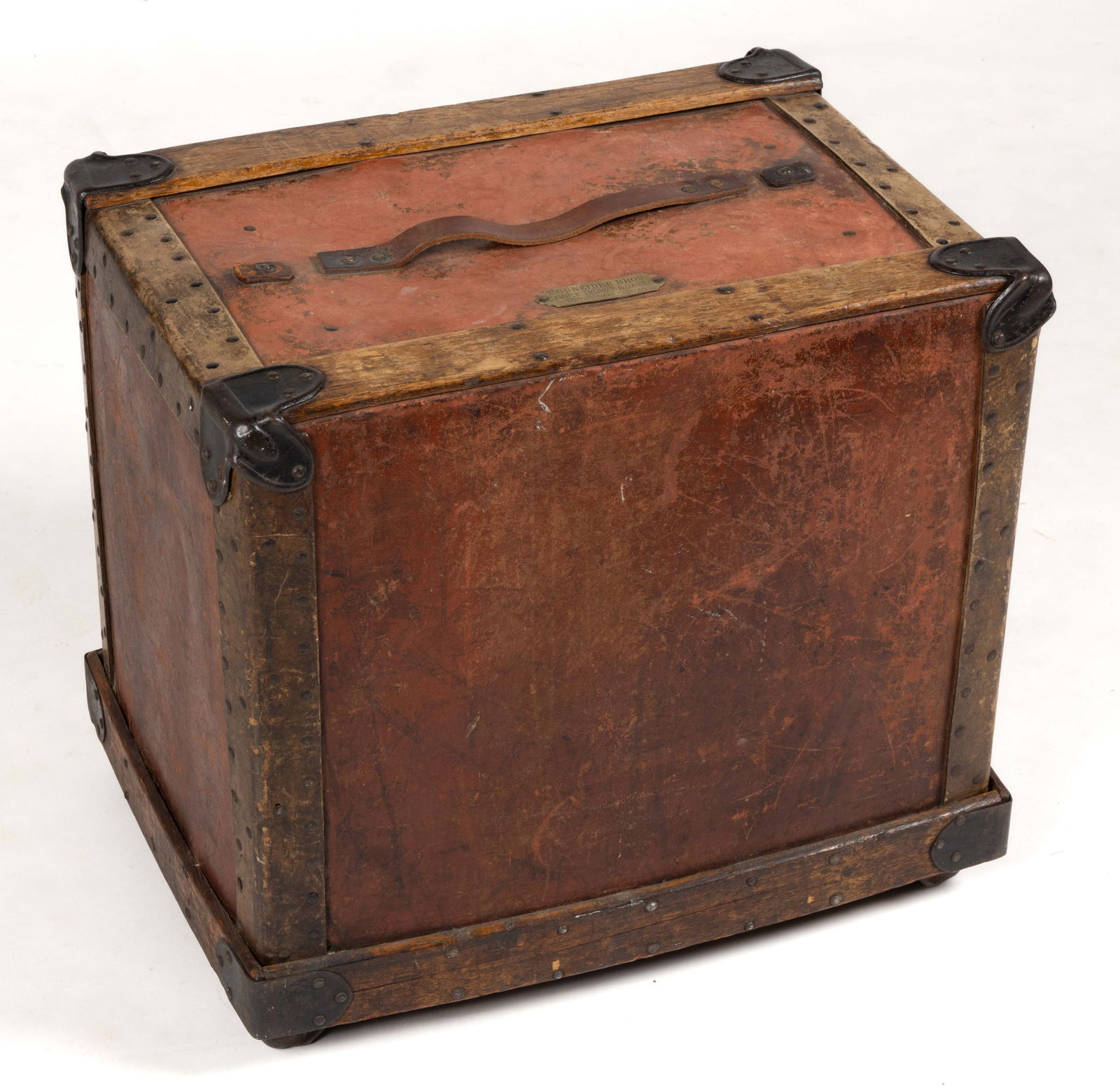 SCHNEIDER BROS., CINCINNATI, OHIO LEATHER STEAMER-TYPE TRUNK (1 of 4)
