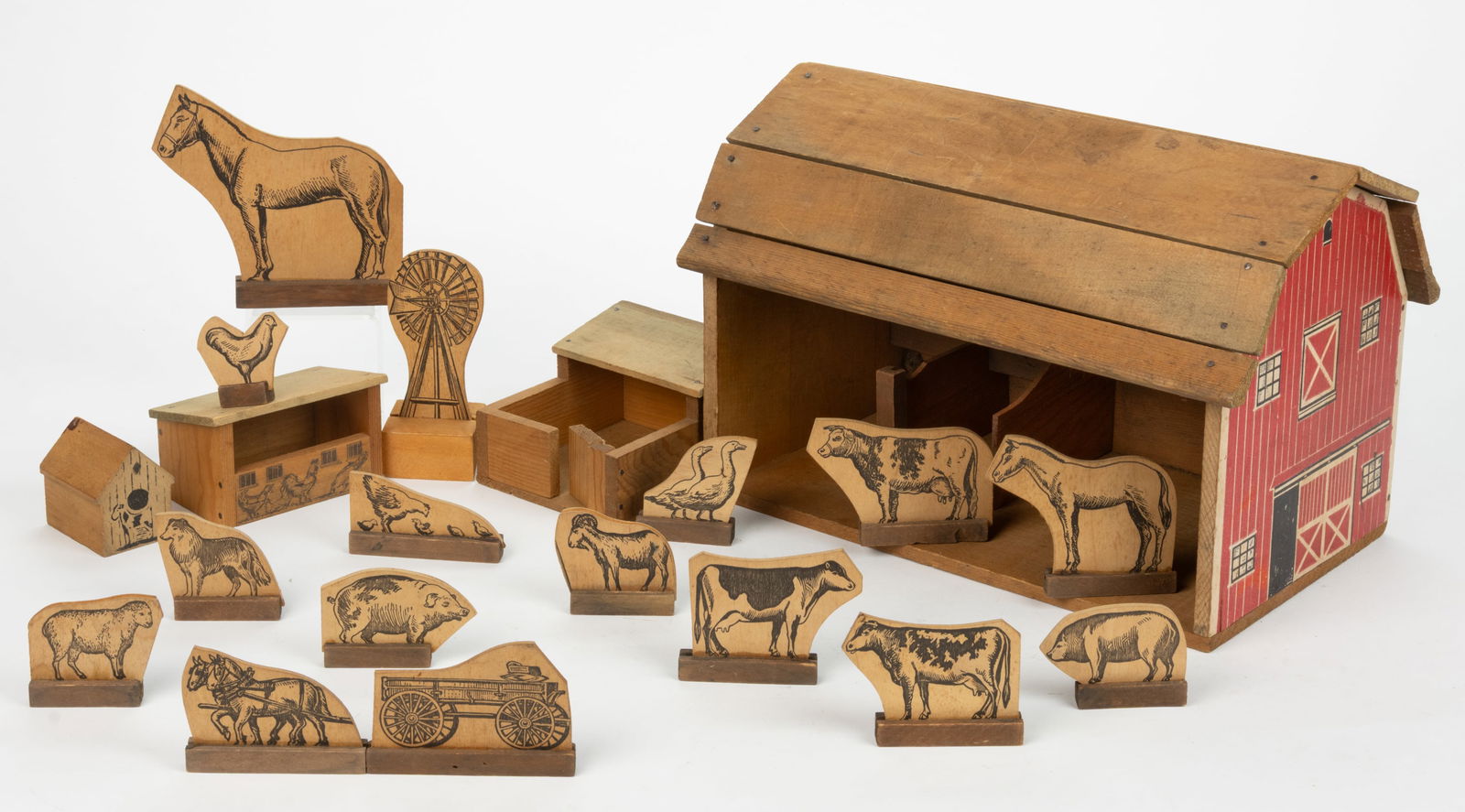 VINTAGE WOODEN TOY FARM SET WITH PRESSED AND PRINTED DECORATION, LOT OF 20 (1 of 1)