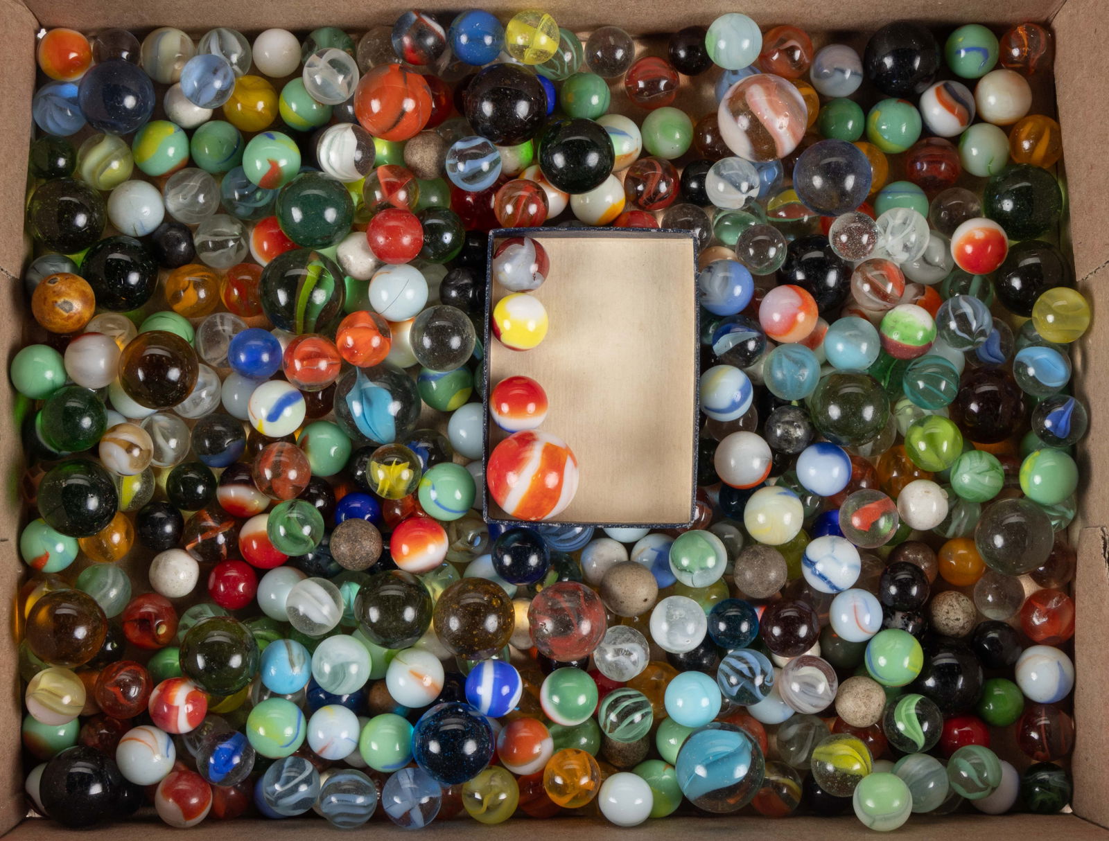 ASSORTED VINTAGE MACHINE-MADE AND CLAY MARBLES, UNCOUNTED LOT (1 of 2)