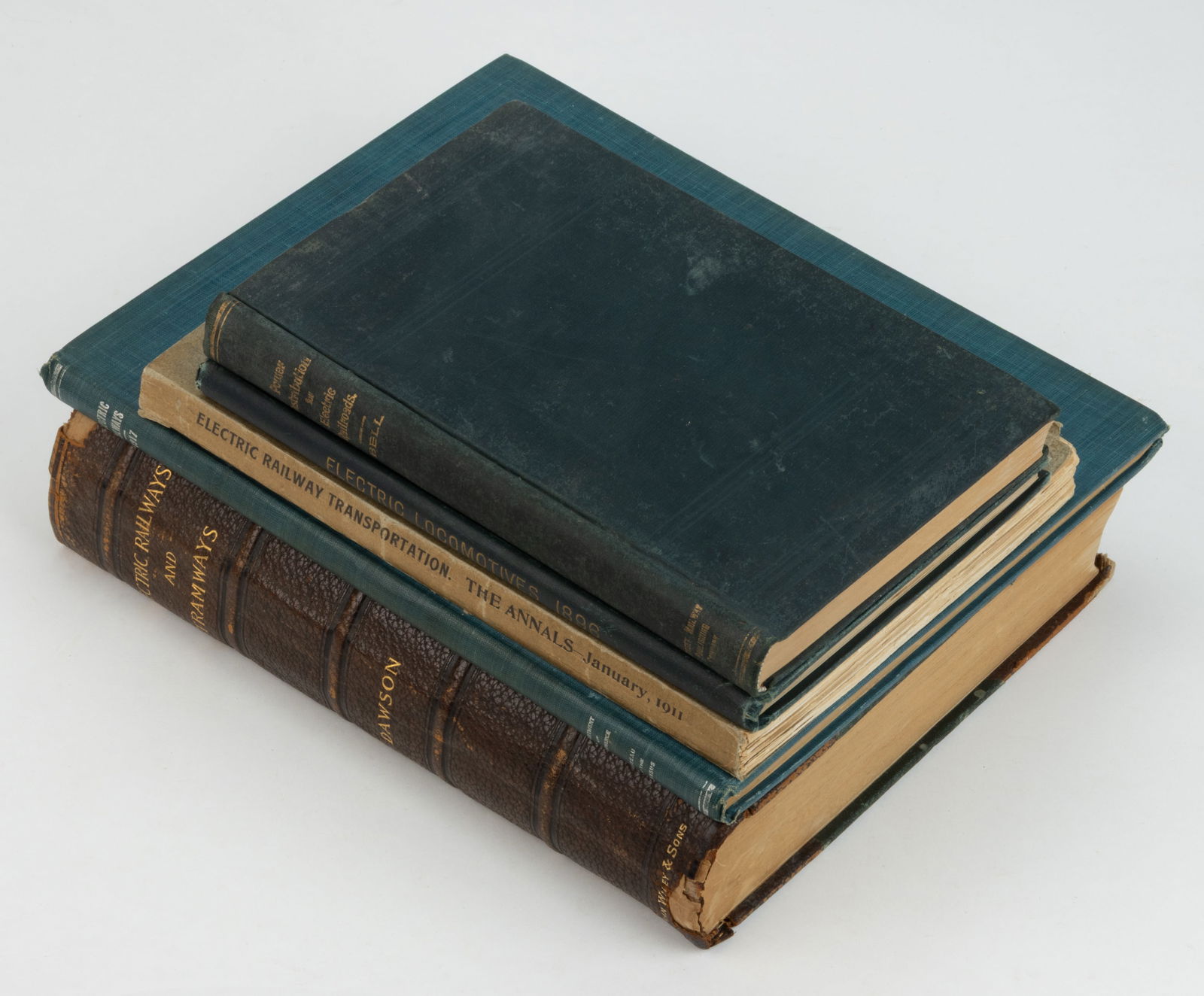 ANTIQUARIAN ELECTRIC RAILROAD VOLUMES, LOT OF FIVE (1 of 1)