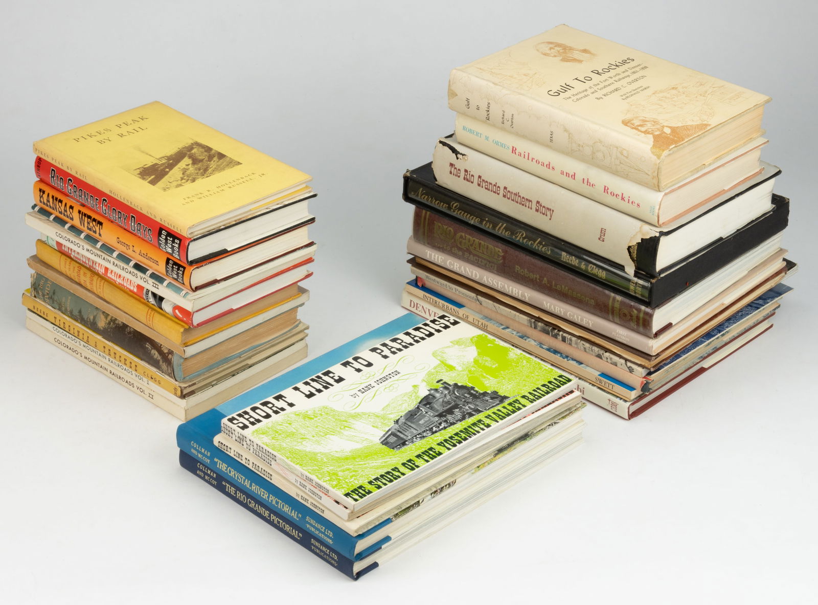 ASSORTED UNITED STATES RAILROAD HISTORICAL VOLUMES AND PRINTED MATERIALS, LOT OF 31 (1 of 1)