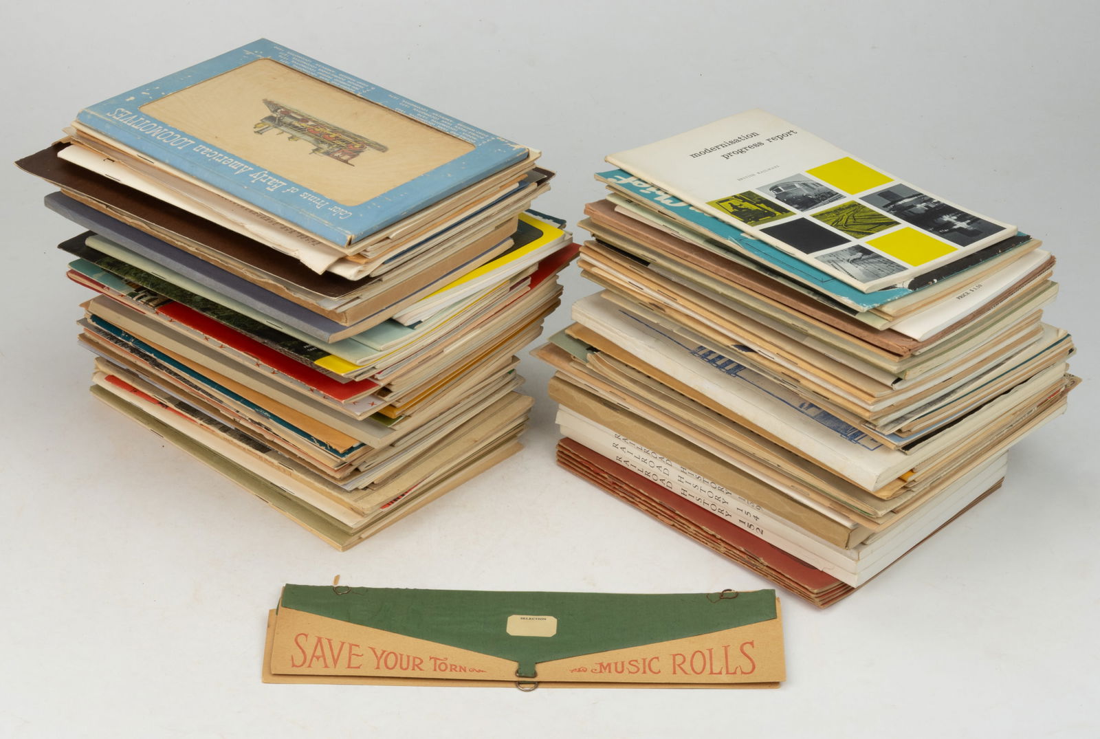 ASSORTED RAILROAD PRINTED MATERIALS, UNCOUNTED BOX LOT (1 of 1)