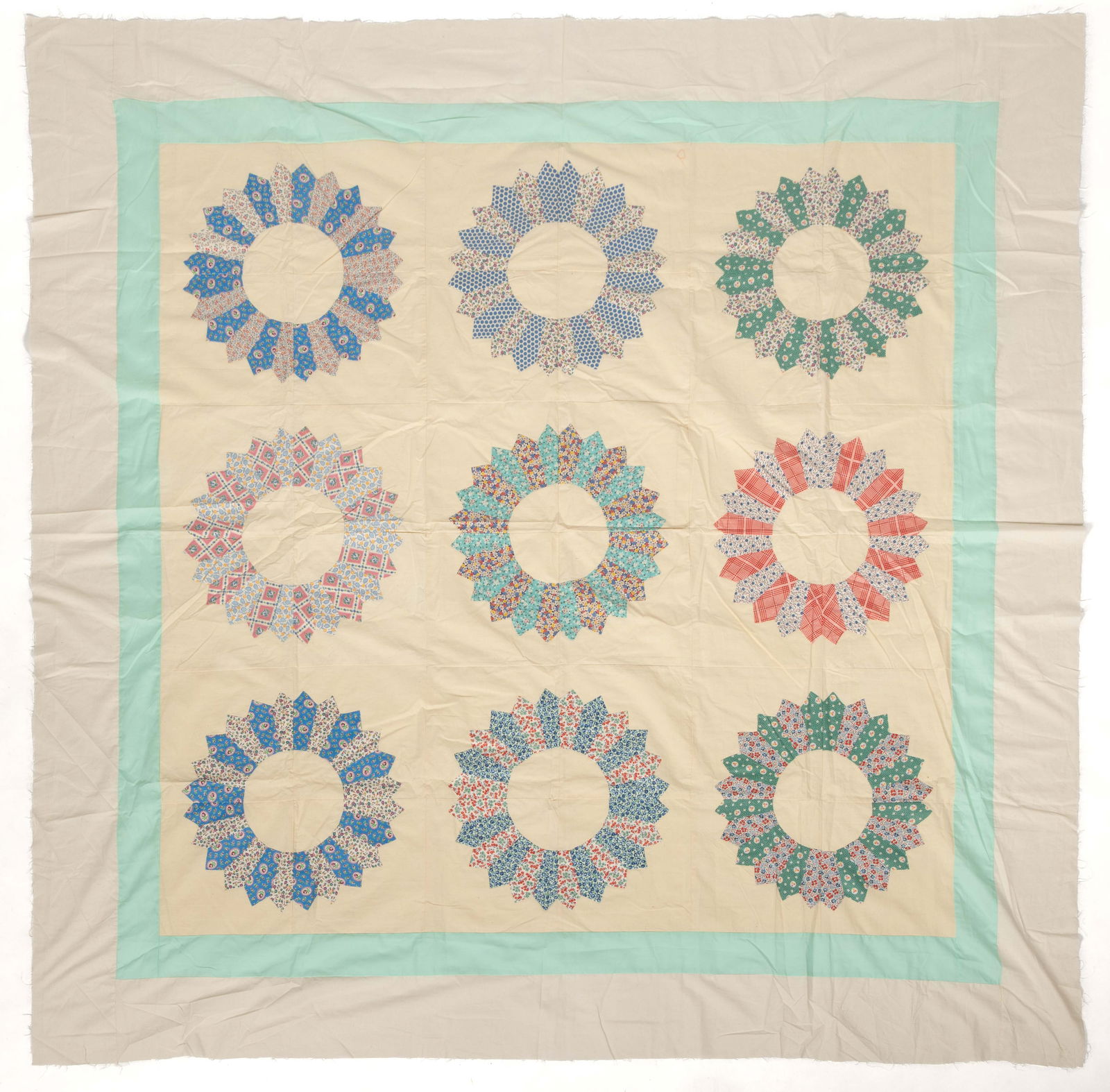 AMERICAN "DRESDEN PLATE / FRIENDSHIP RING" APPLIQUE QUILT TOP (1 of 4)