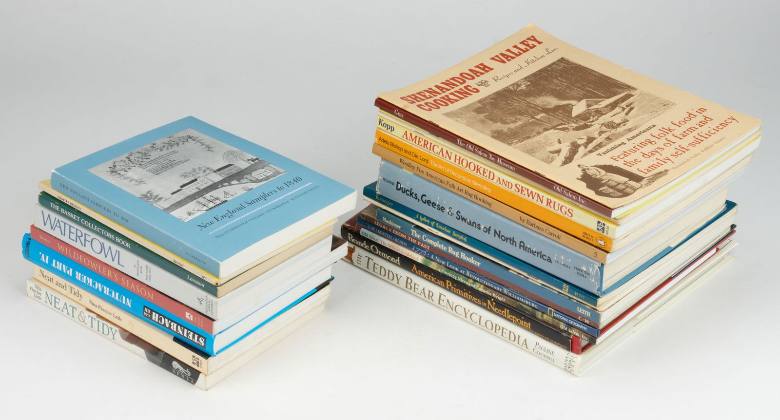 AMERICAN SAMPLERS, HOOKED RUGS, BOXES, AND OTHER ANTIQUE REFERENCE VOLUMES AND JOURNALS, LOT OF 24 (1 of 1)