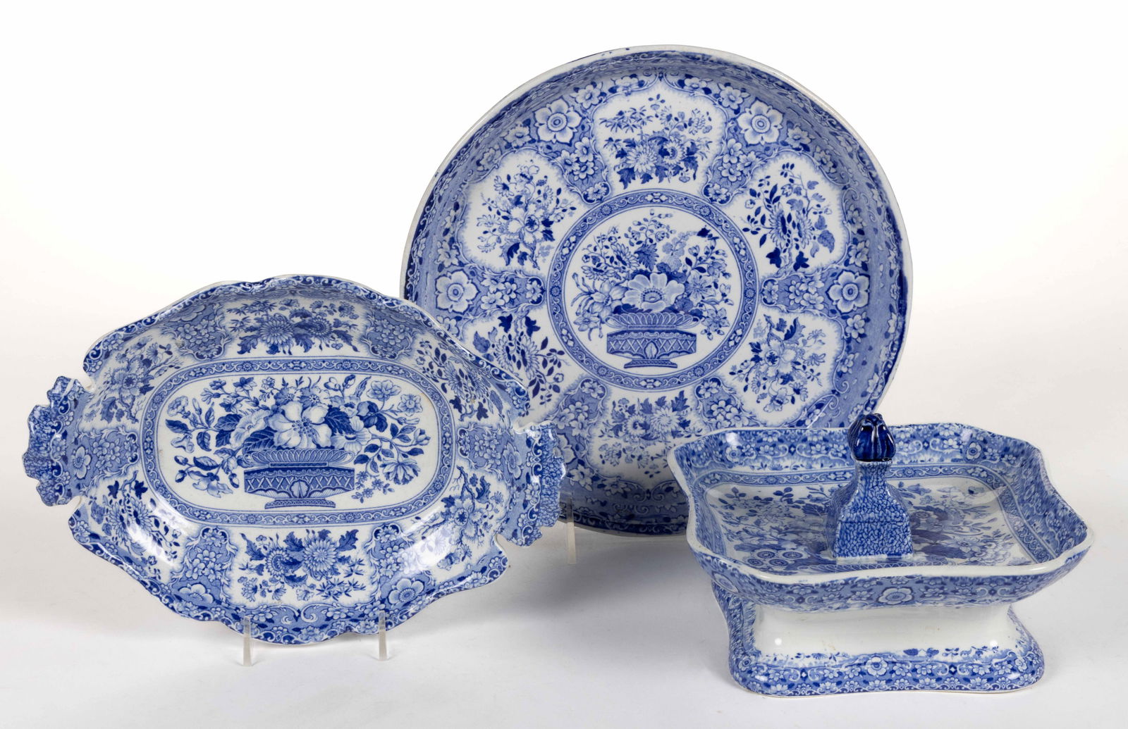 STAFFORDSHIRE BLUE TRANSFER-PRINTED FILIGREE / "NANKEEN" CERAMIC TABLE ARTICLES, LOT OF THREE (1 of 2)