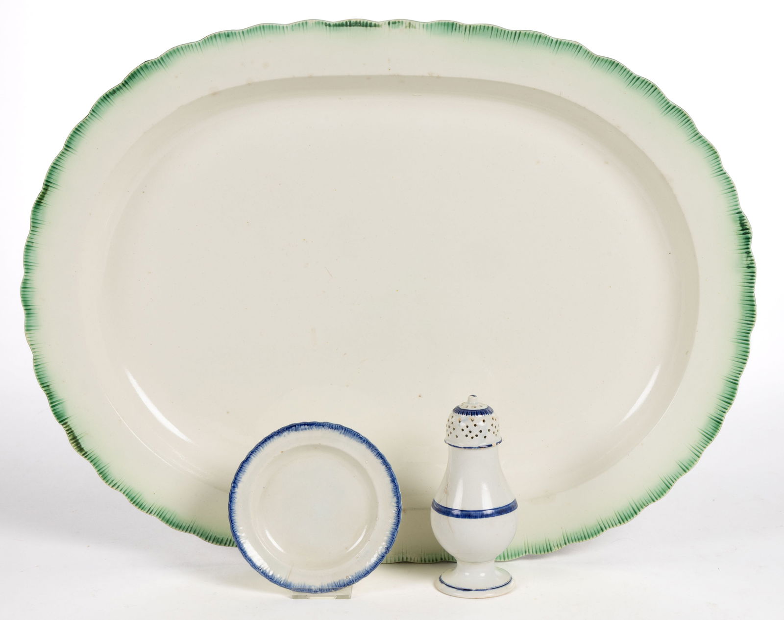 ENGLISH HAND-PAINTED SHELL EDGE CERAMIC ARTICLES, LOT OF THREE (1 of 4)