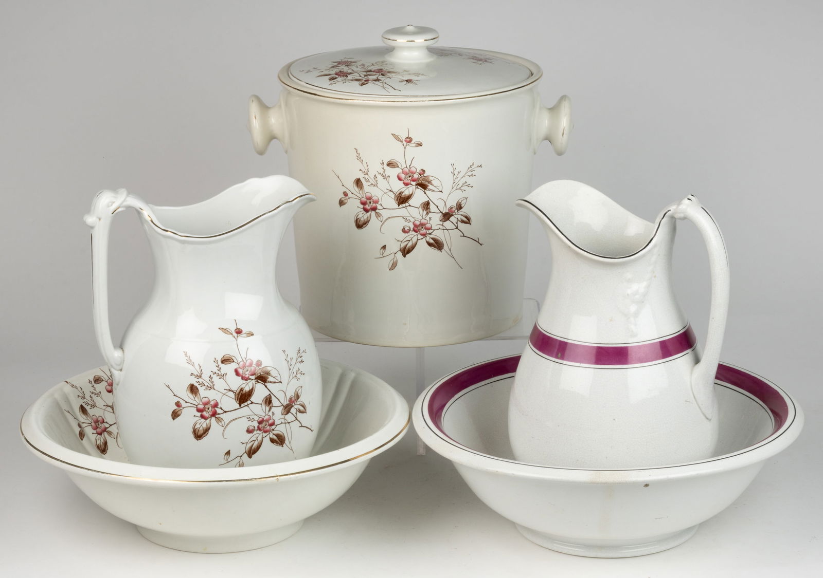 ASSORTED CERAMIC CHAMBER SET ARTICLES, LOT OF FIVE (1 of 1)