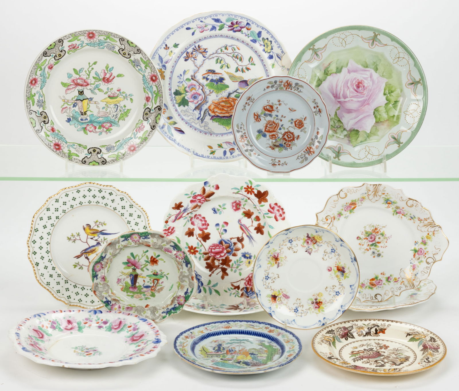 ASSORTED ENGLISH CERAMIC CHINOISERIE / FLORAL MOTIF PLATES AND OTHER TABLE ARTICLES, LOT OF 14 (1 of 1)