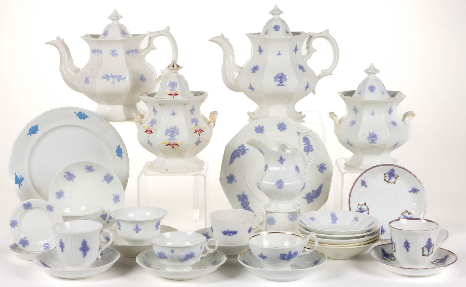 ENGLISH BLUE SPRIG-DECORATED PORCELAIN TEA AND OTHER ARTICLES, LOT OF 29 (1 of 1)